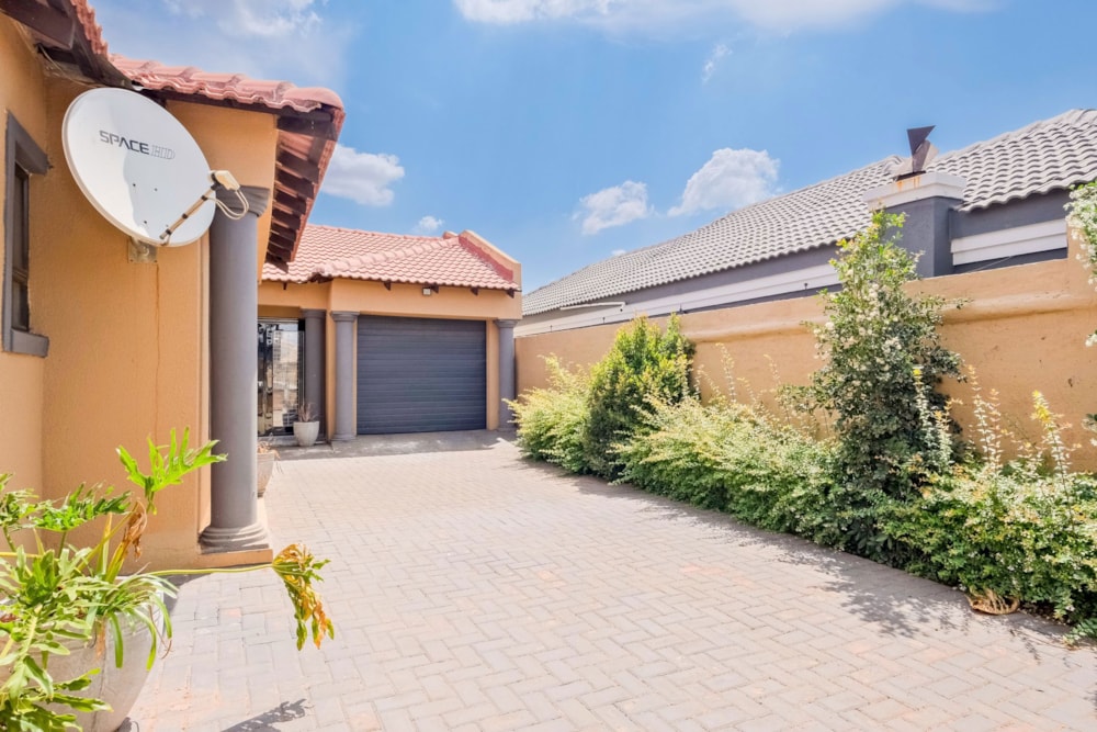 House for sale in Protea Glen - RDT1716915