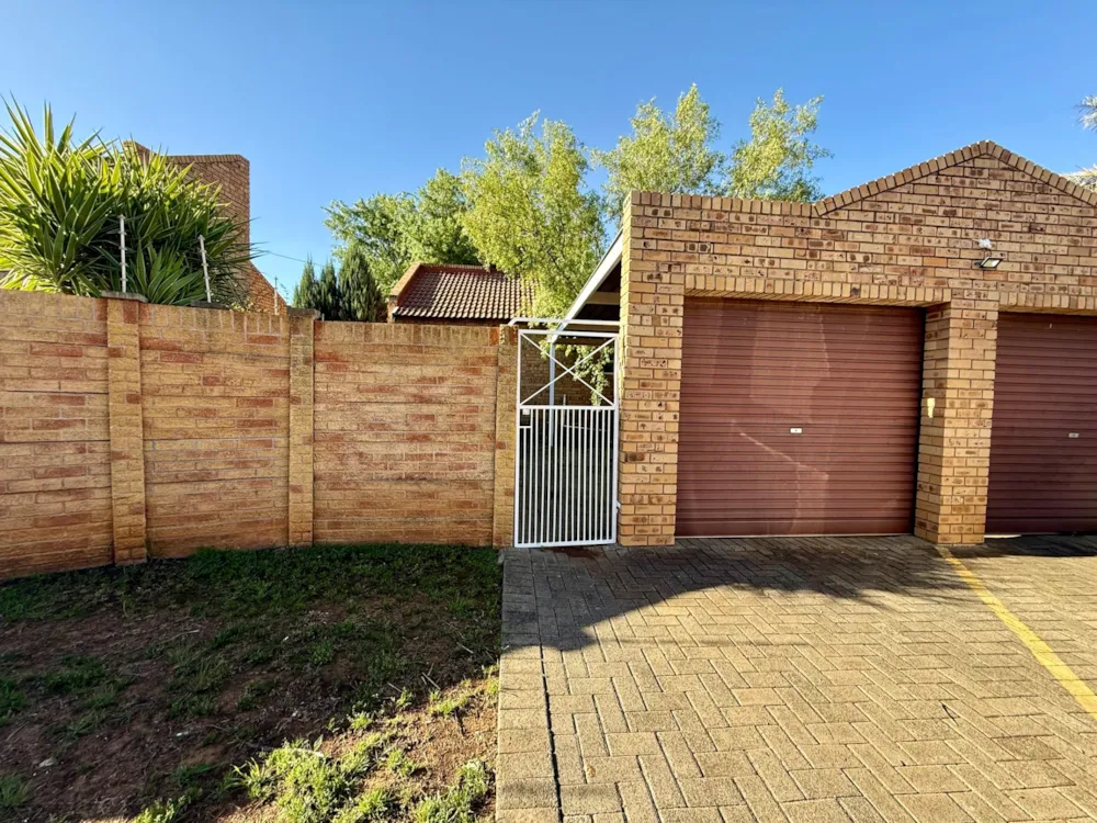 Townhouse for sale in Langenhovenpark - 1BX1717703 Townhouse for sale in Langenhovenpark - 1BX1717703