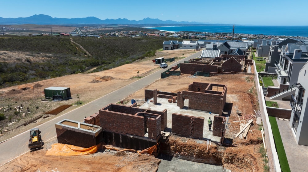 Double-storey house for sale in Renosterbos Estate - 1MB1721143 Double-storey house for sale in Renosterbos Estate - 1MB1721143