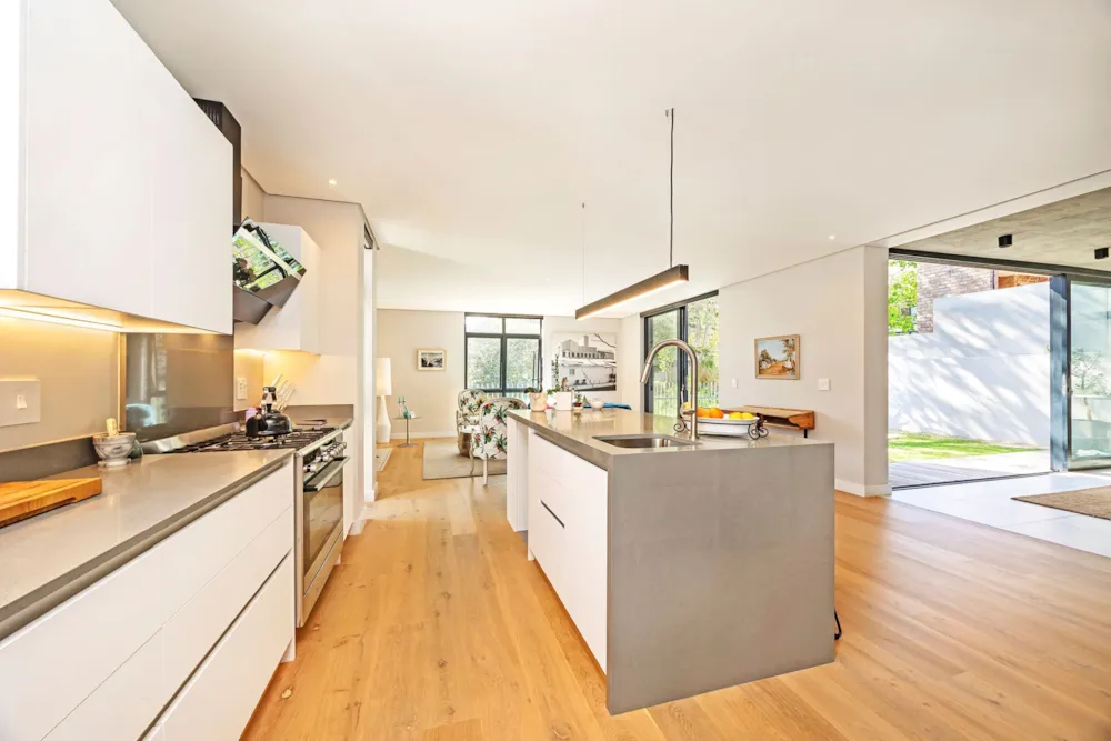 Security complex home sold in Worlds View, Somerset West - SW1713404