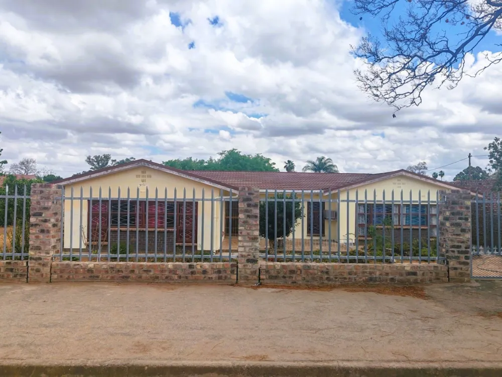 House for sale in Oudtshoorn North - 1OU1718303 House for sale in Oudtshoorn North - 1OU1718303