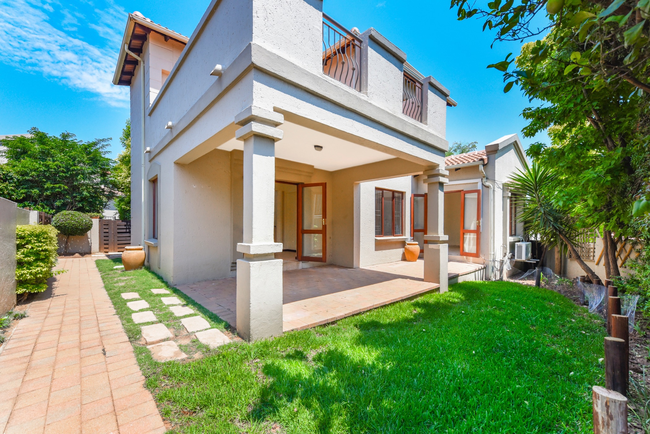 Townhouse for sale in Douglasdale - FW1704242