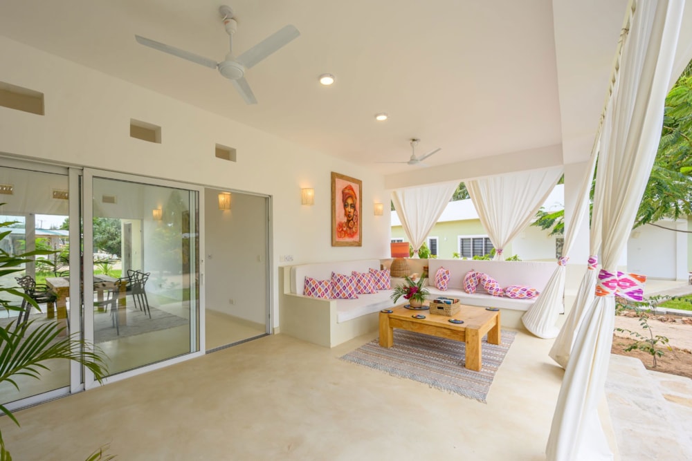 Beachfront villa for sale in Malindi, Kenya - 3KE1680568