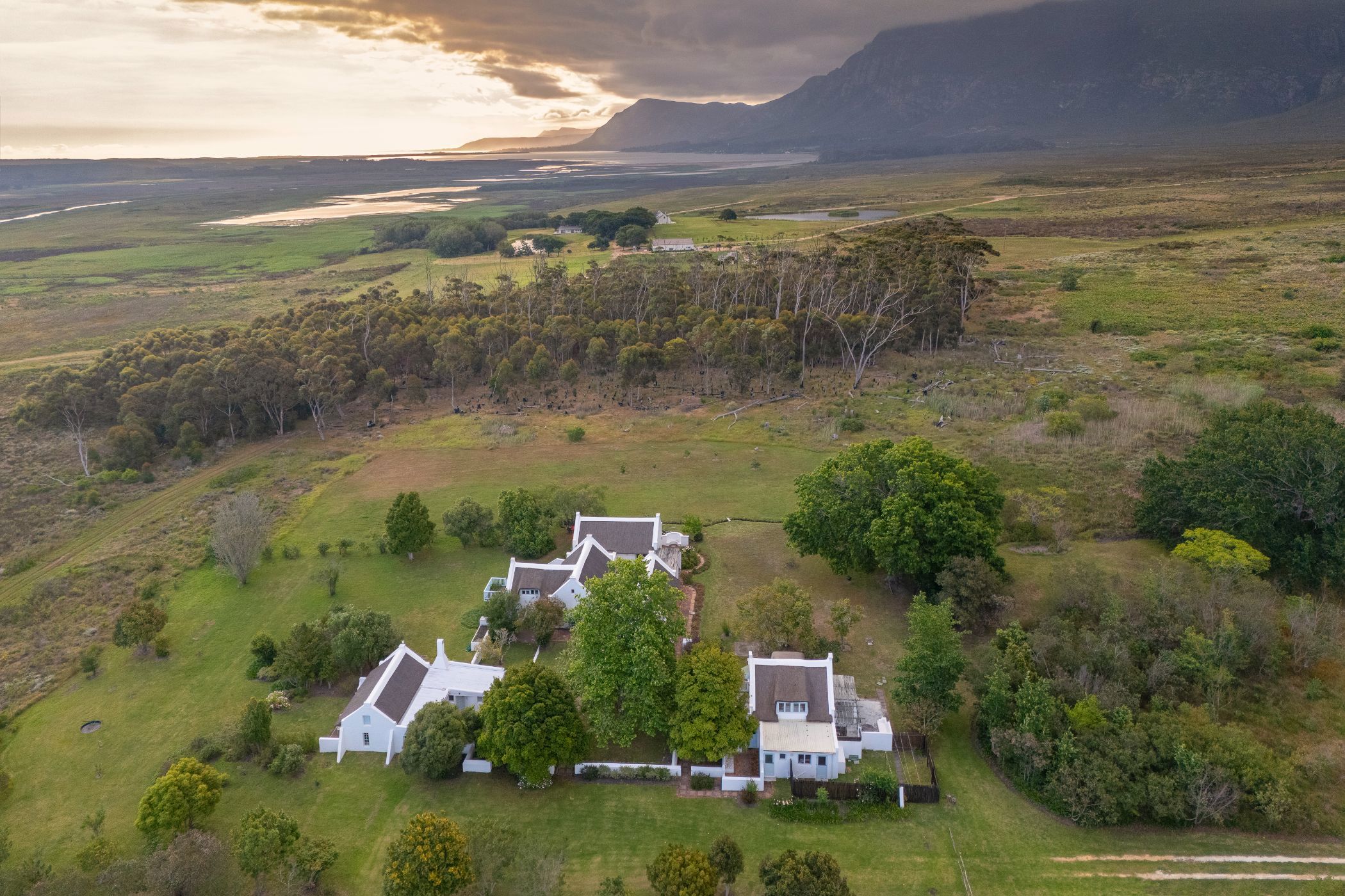 Fynbos farm for sale in Hermanus Rural - HF1699799