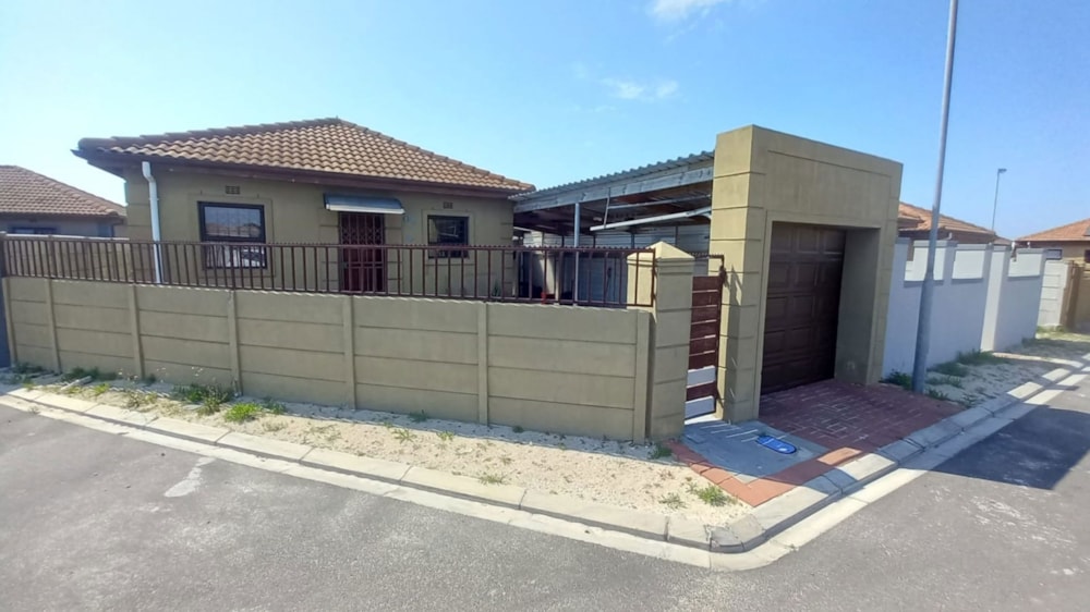 House for sale in Montclair, Cape Town - 1MN1720142 House for sale in Montclair, Cape Town - 1MN1720142