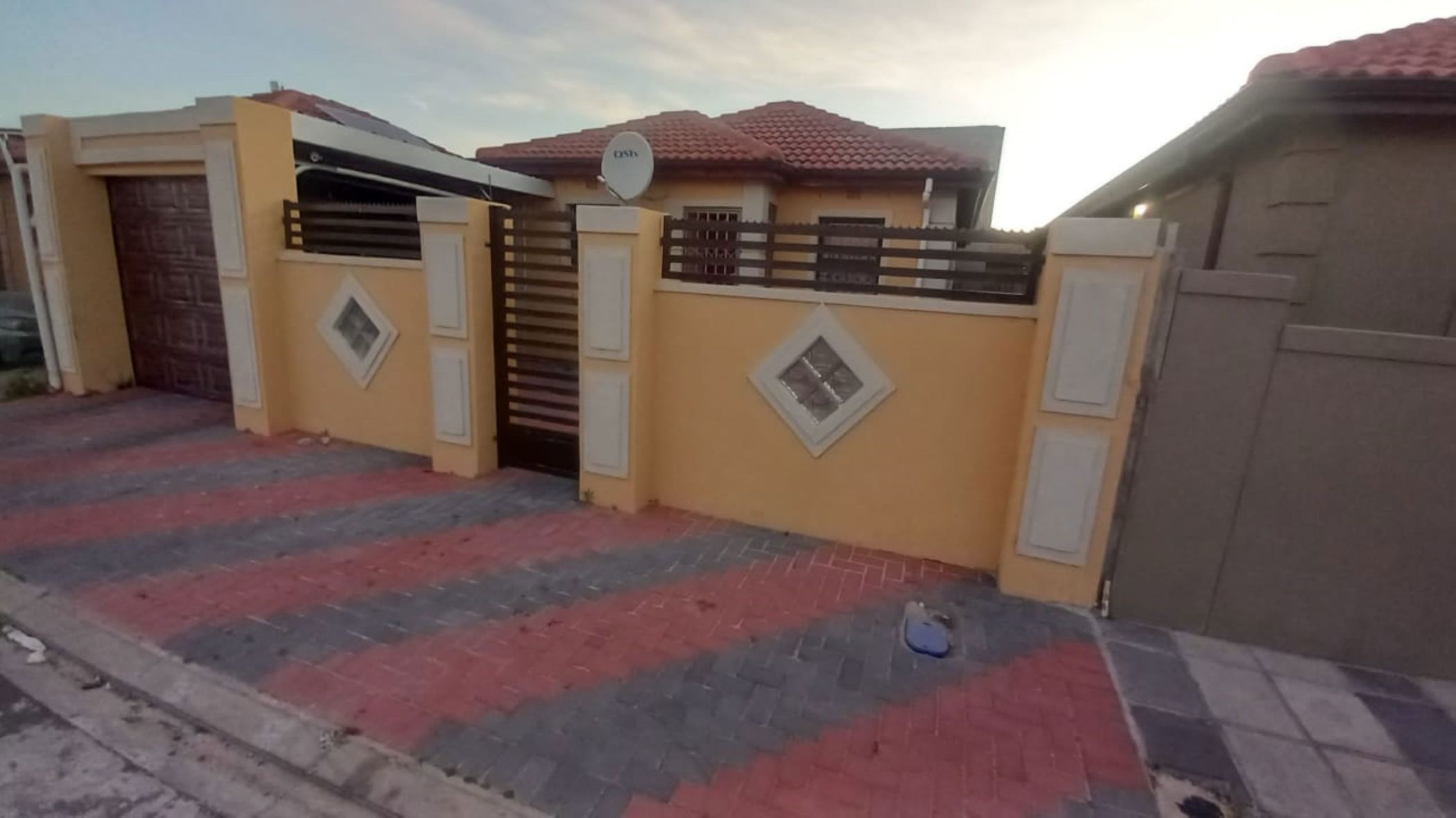 House for sale in Montclair, Cape Town - 1MN1716710