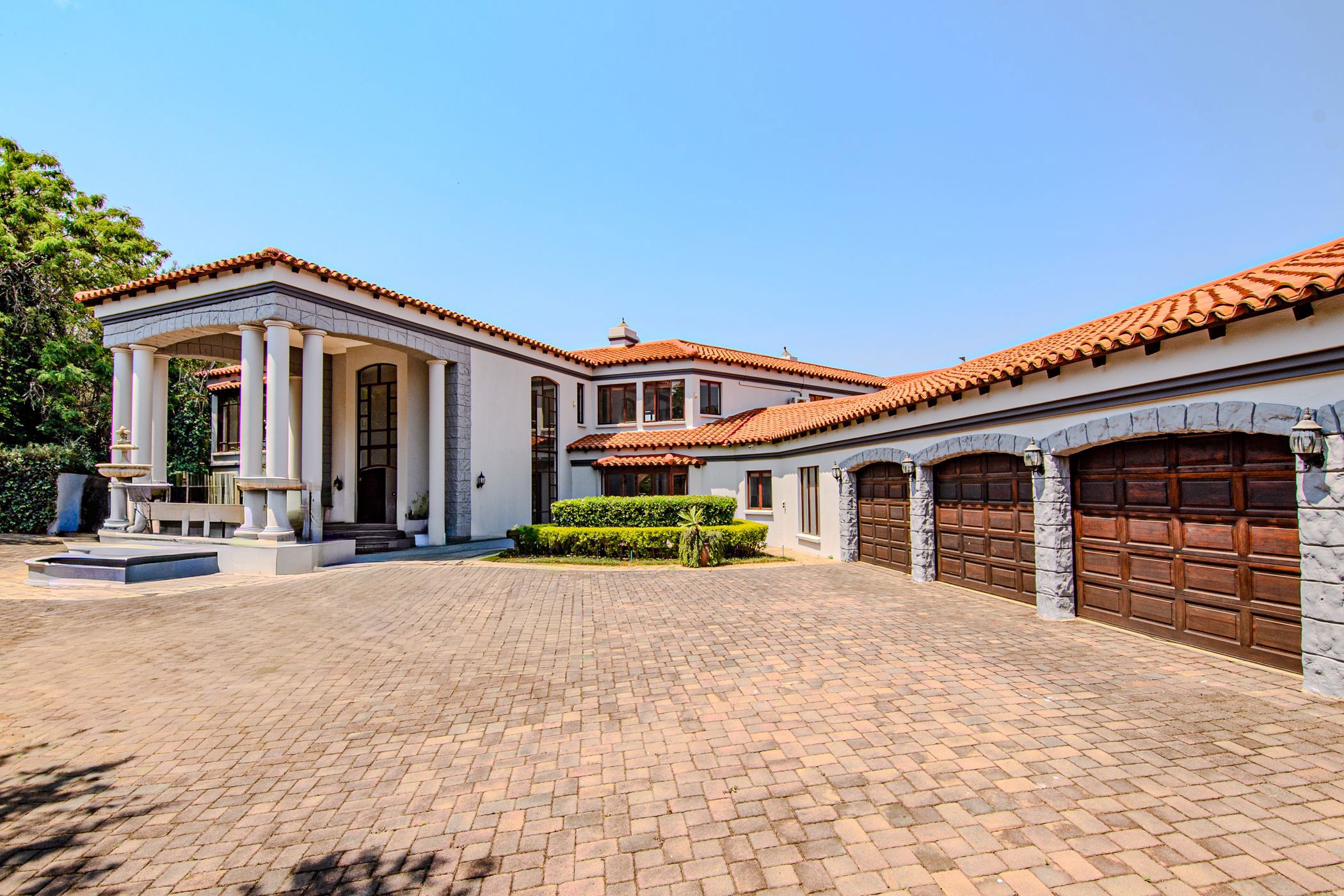 Double-storey house for sale in Mooikloof - PT1718092