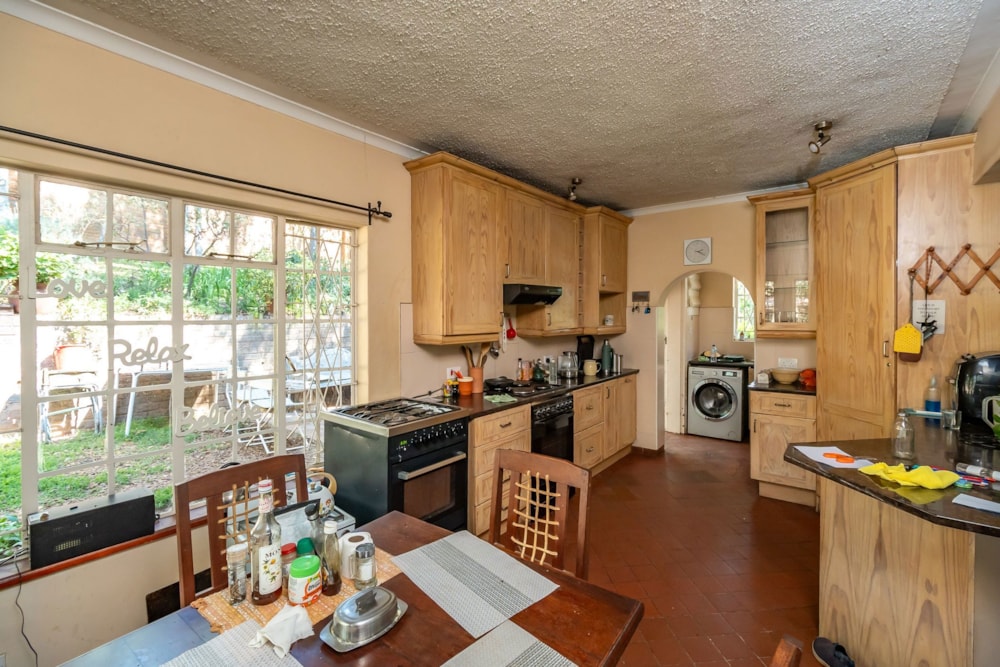 Double-storey house for sale in Helensvale, Zimbabwe - 3ZB1716691