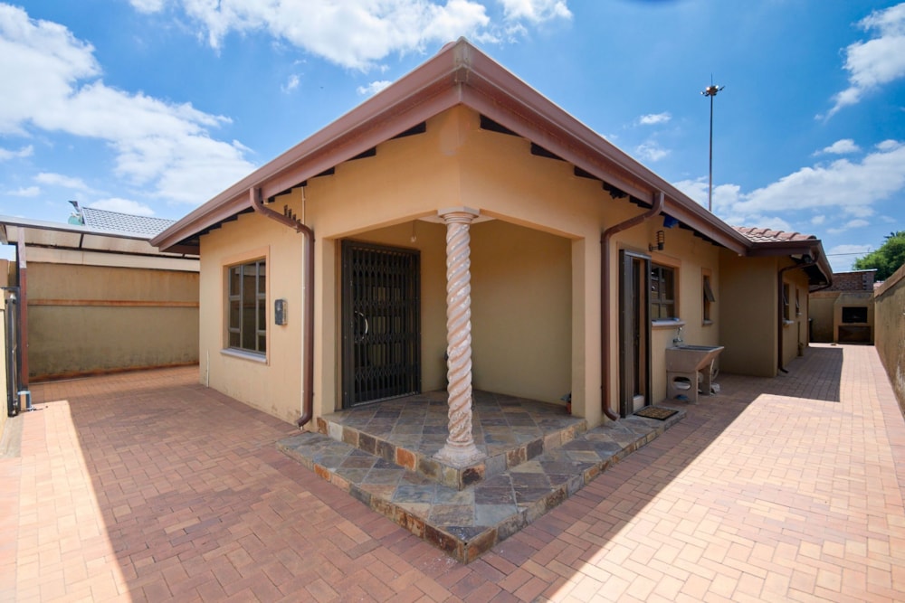House for sale in Protea North - RAN1717211