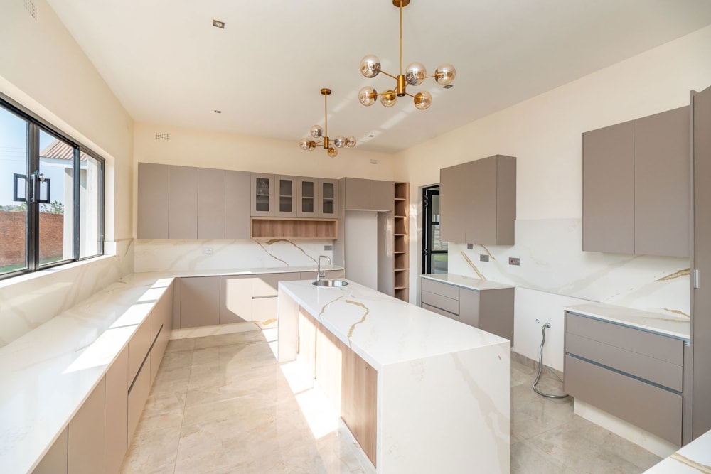 House for sale in Mt Pleasant Heights, Zimbabwe - 3ZB1717187 House for sale in Mt Pleasant Heights, Zimbabwe - 3ZB1717187