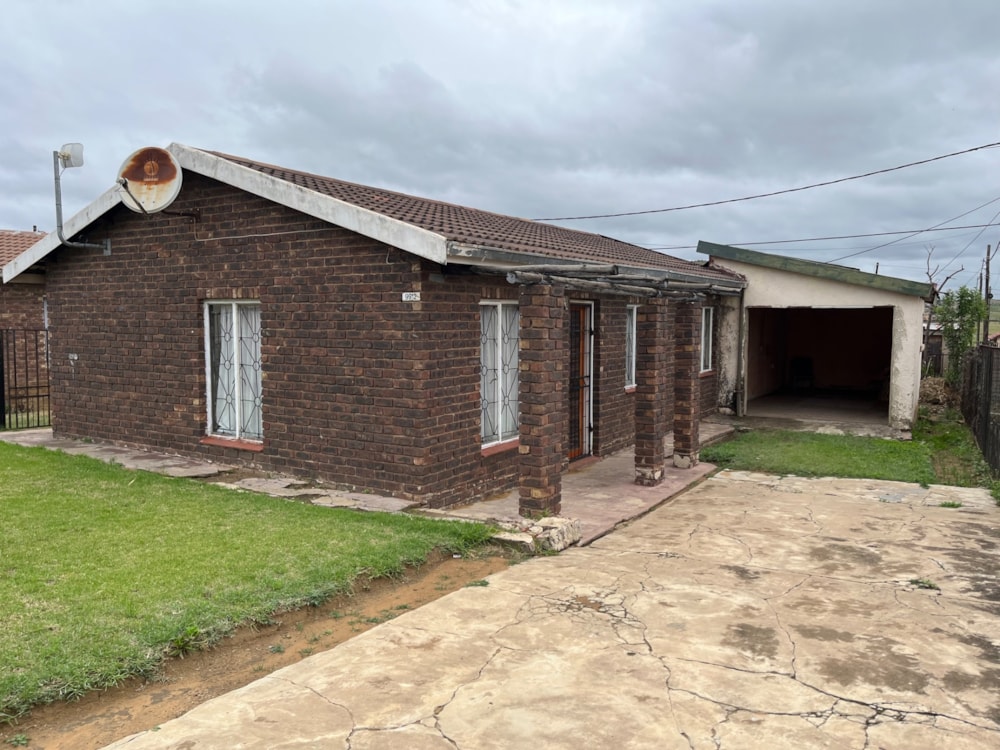 House for sale in Madadeni A - 1NW1718194