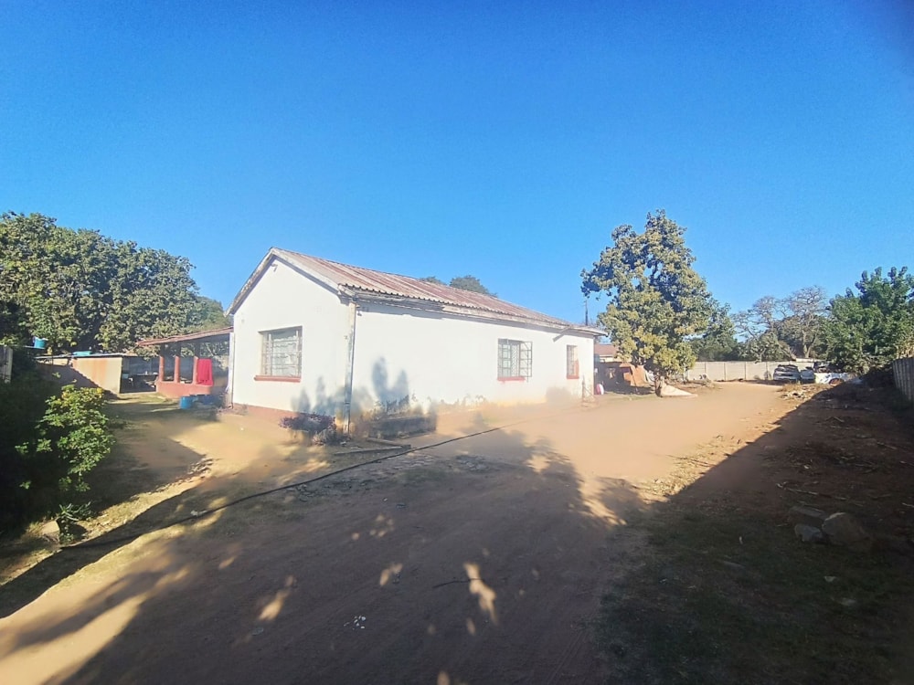 Residential vacant land for sale in Waterfalls, Zimbabwe - 3ZB1716914 Residential vacant land for sale in Waterfalls, Zimbabwe - 3ZB1716914