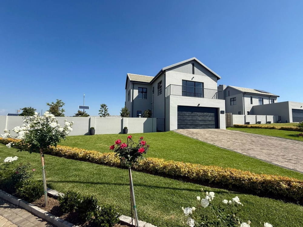 Double-storey house for sale in Peach Tree - 1CU1717164