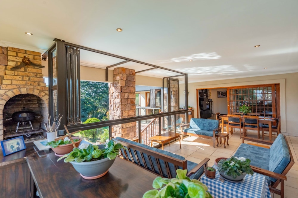 House for sale in Crestholme - 1KF1717073