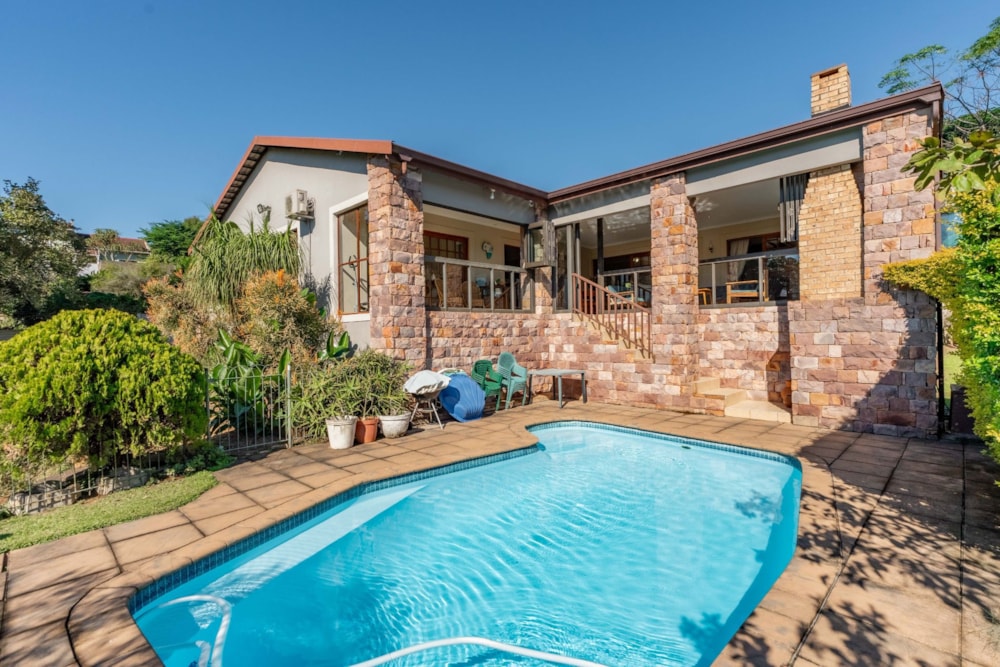 House for sale in Crestholme - 1KF1717073