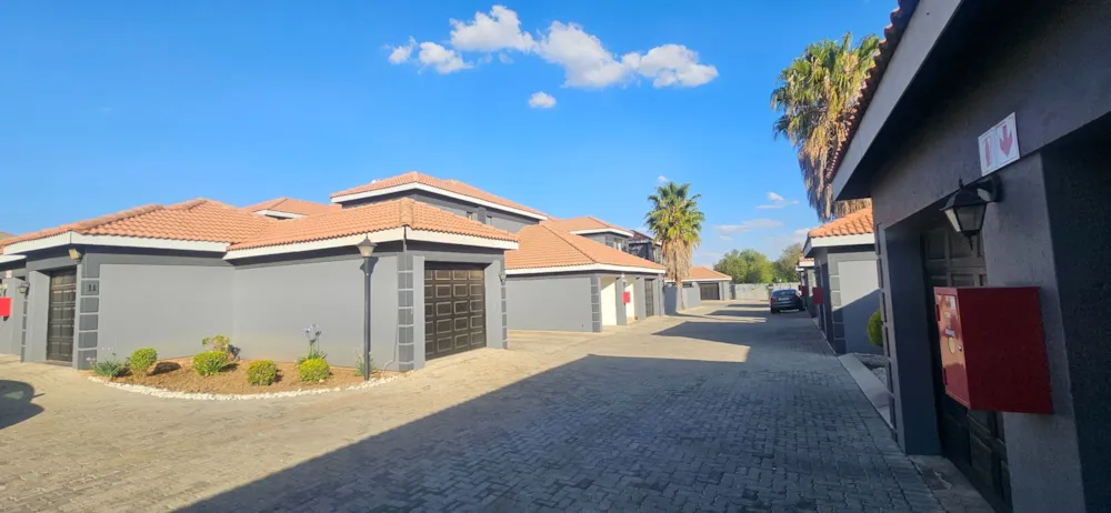 Double-storey cluster sold in Helderwyk Estate - 1BJ1717075 Double-storey cluster sold in Helderwyk Estate - 1BJ1717075