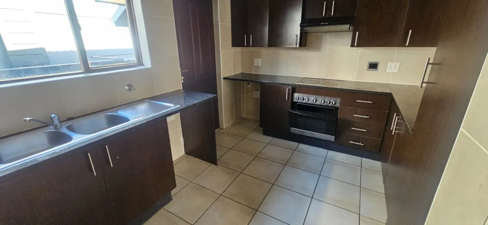 Double-storey cluster sold in Helderwyk Estate - 1BJ1717075 Double-storey cluster sold in Helderwyk Estate - 1BJ1717075