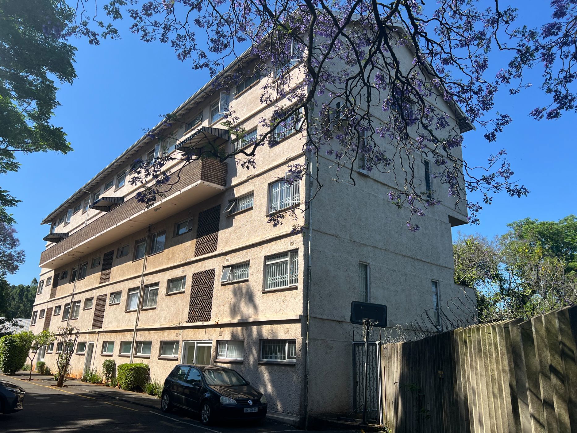 Double-storey apartment let in Clarendon - 1PM1717129