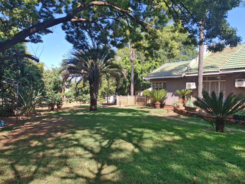 Smallholding for sale in Rustenburg - 1RU1717217