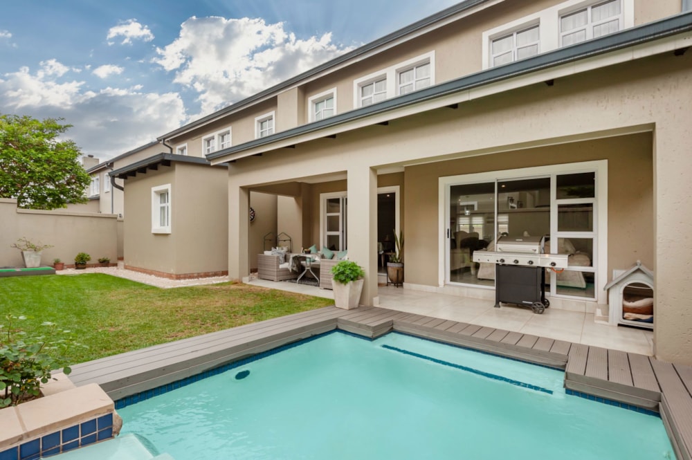 Double-storey cluster to rent in Bryanston - JBL1717149 Double-storey cluster to rent in Bryanston - JBL1717149