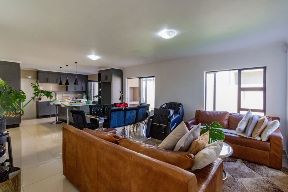 Security estate home for sale in La Camargue - 1HR1717155