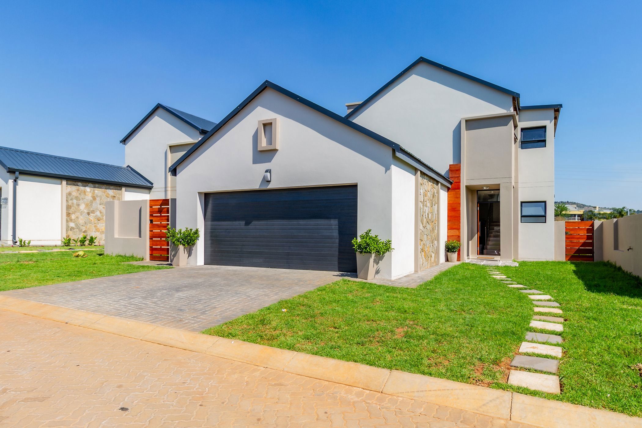 Security estate home for sale in La Camargue - 1HR1717155