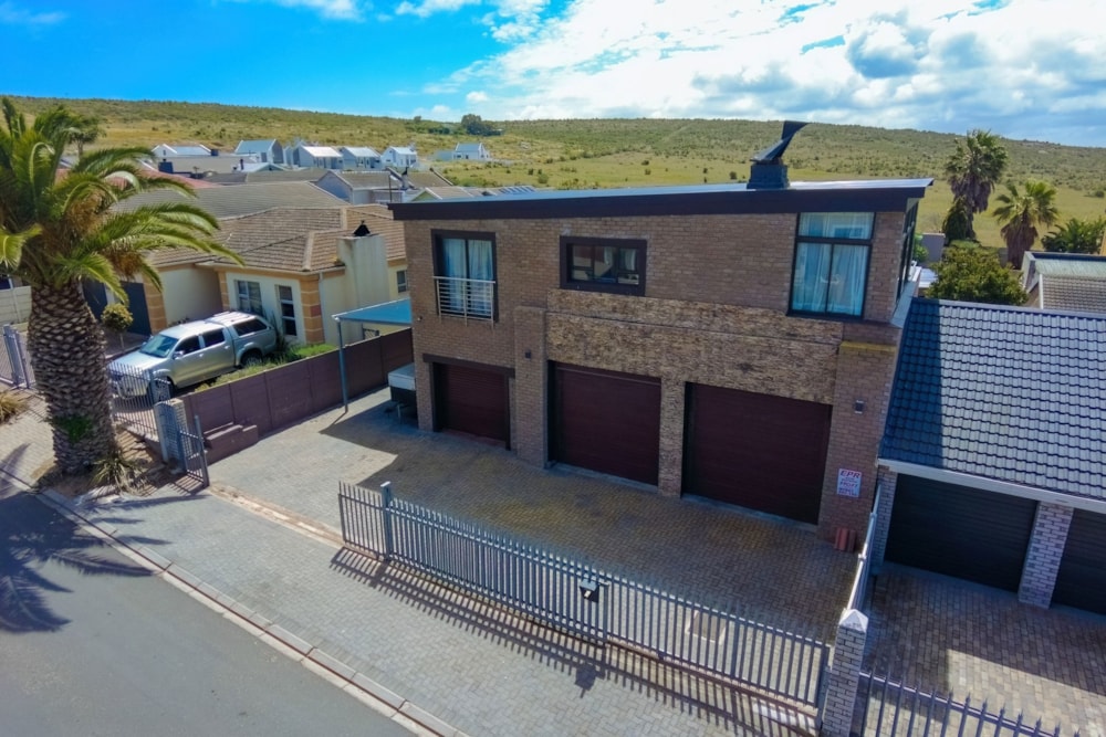 Double-storey house for sale in Saldanha Bay - LA1717491 Double-storey house for sale in Saldanha Bay - LA1717491