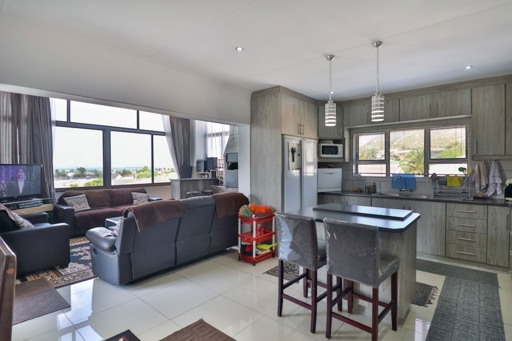 Double-storey house for sale in Saldanha Bay - LA1717491 Double-storey house for sale in Saldanha Bay - LA1717491