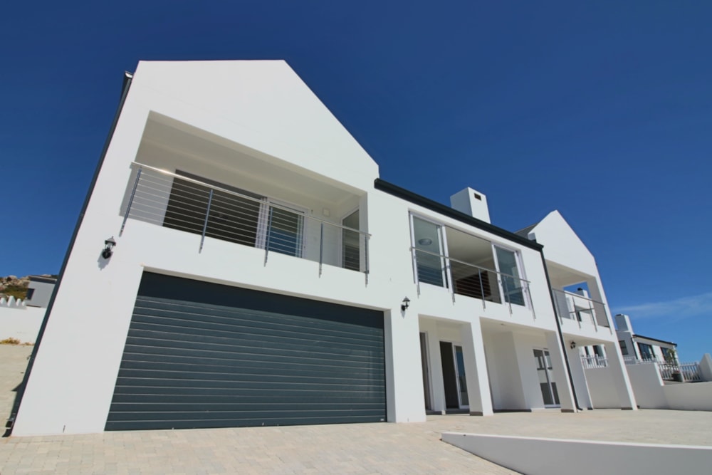 Double-storey house for sale in Da Gama Bay - LA1718085