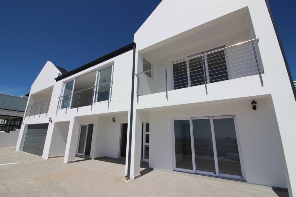 Double-storey house for sale in Da Gama Bay - LA1718085
