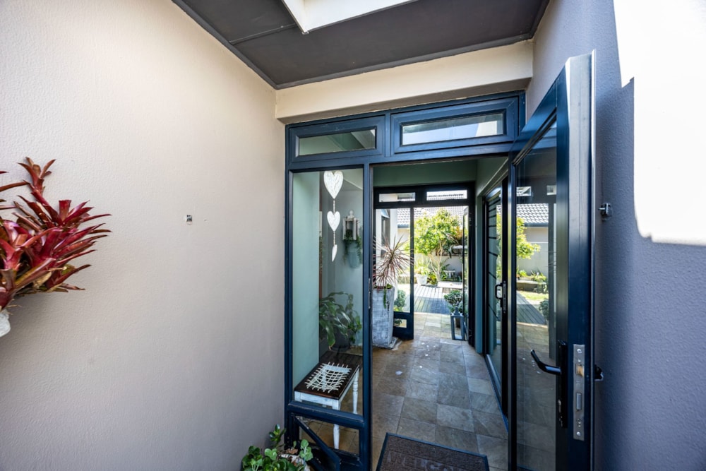 House for sale in Kidds Beach - 1EZ1718041