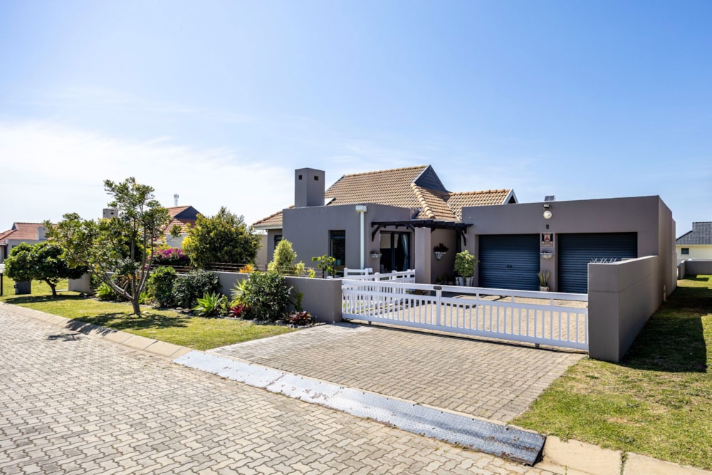 House for sale in Kidds Beach - 1EZ1718041