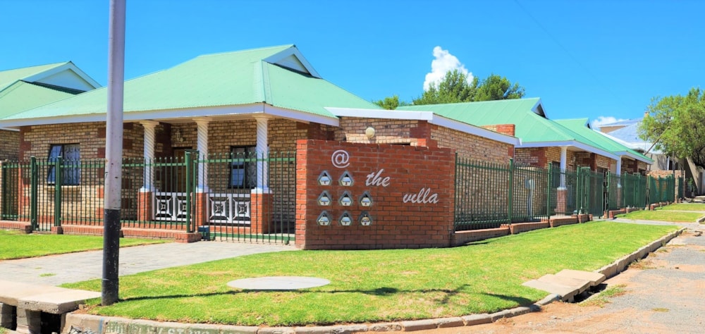 Townhouse for sale in Cradock - 1KK1717416 Townhouse for sale in Cradock - 1KK1717416