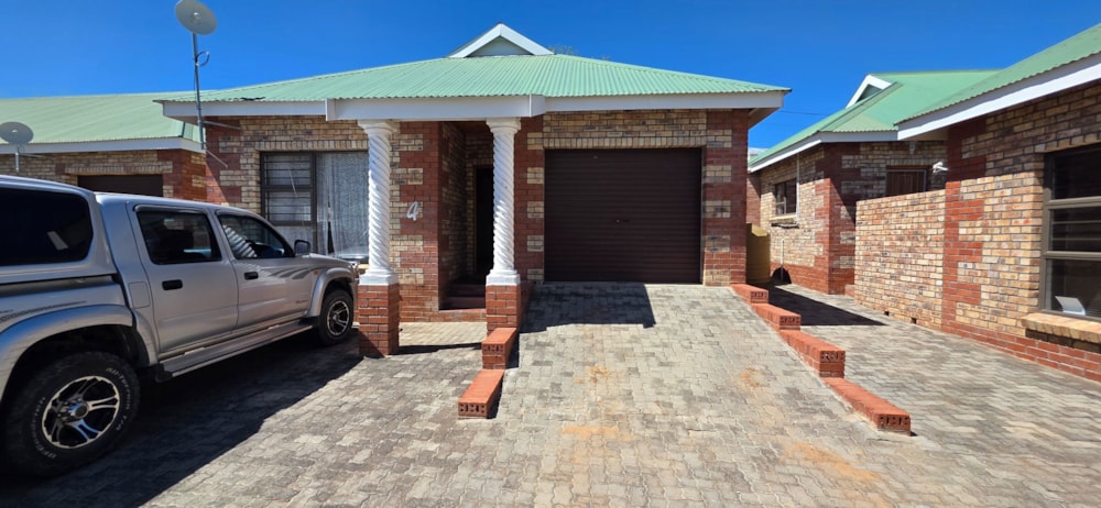 Townhouse for sale in Cradock - 1KK1717416 Townhouse for sale in Cradock - 1KK1717416