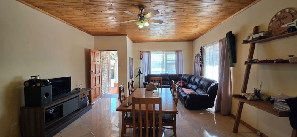 Townhouse for sale in Cradock - 1KK1717416 Townhouse for sale in Cradock - 1KK1717416