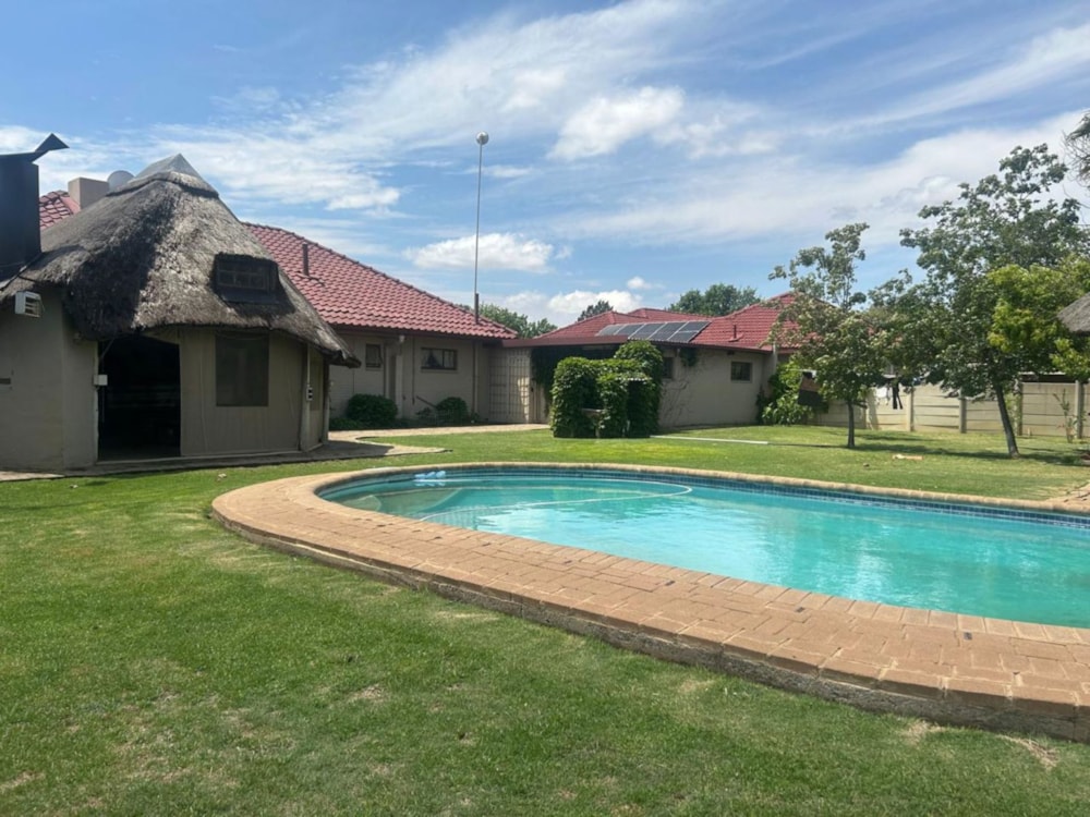 House for sale in Jim Fouche Park - 1WM1717401 House for sale in Jim Fouche Park - 1WM1717401