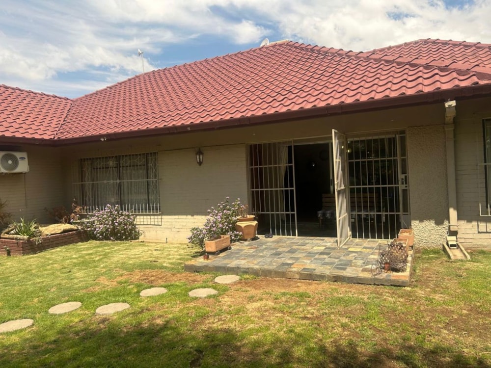House for sale in Jim Fouche Park - 1WM1717401 House for sale in Jim Fouche Park - 1WM1717401