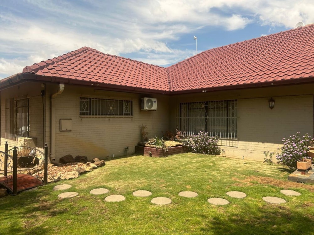 House for sale in Jim Fouche Park - 1WM1717401 House for sale in Jim Fouche Park - 1WM1717401