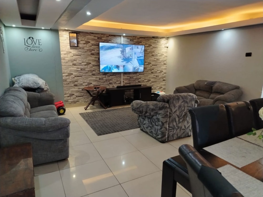 House for sale in Phoenix, KwaZulu-Natal - 1DA1717409 House for sale in Phoenix, KwaZulu-Natal - 1DA1717409