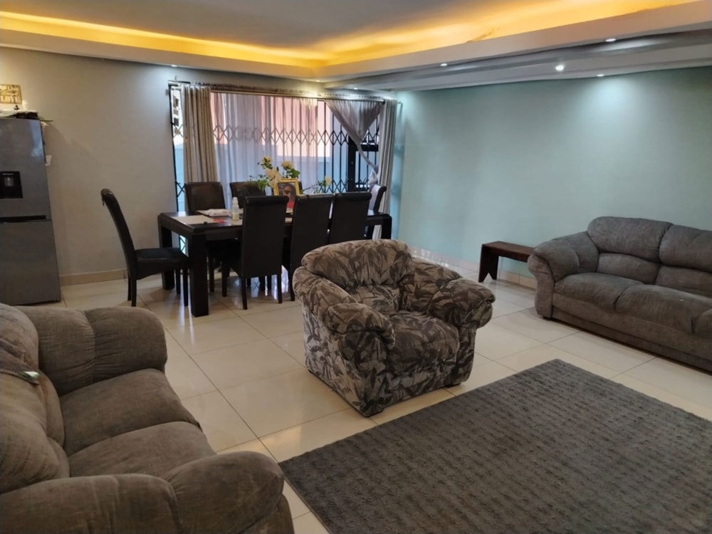 House for sale in Phoenix, KwaZulu-Natal - 1DA1717409 House for sale in Phoenix, KwaZulu-Natal - 1DA1717409