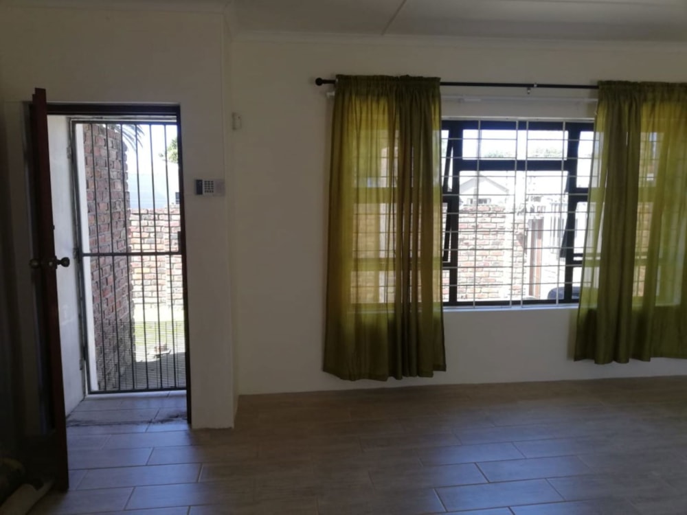 Garden apartment to rent in Gonubie - 1EZ1719776