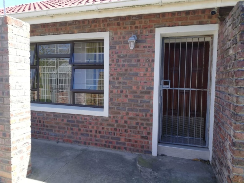 Garden apartment to rent in Gonubie - 1EZ1719776