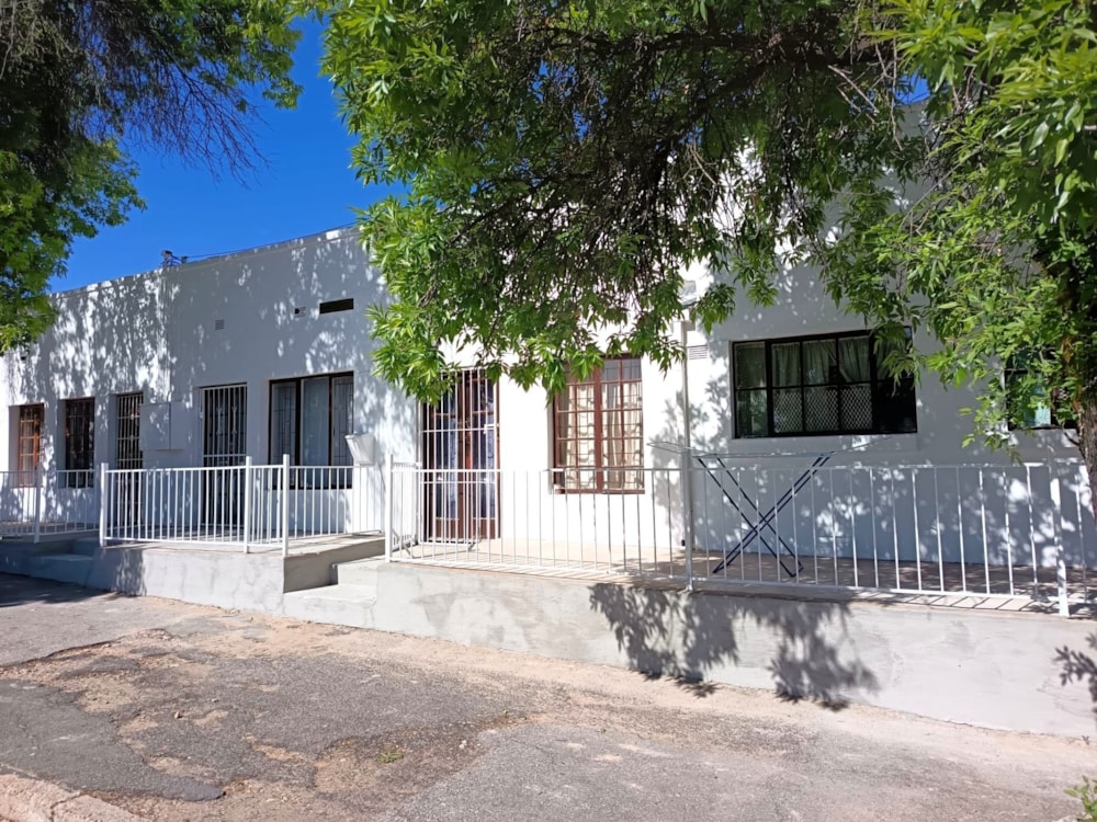 Cluster for sale in Oudtshoorn North - 1OU1718136