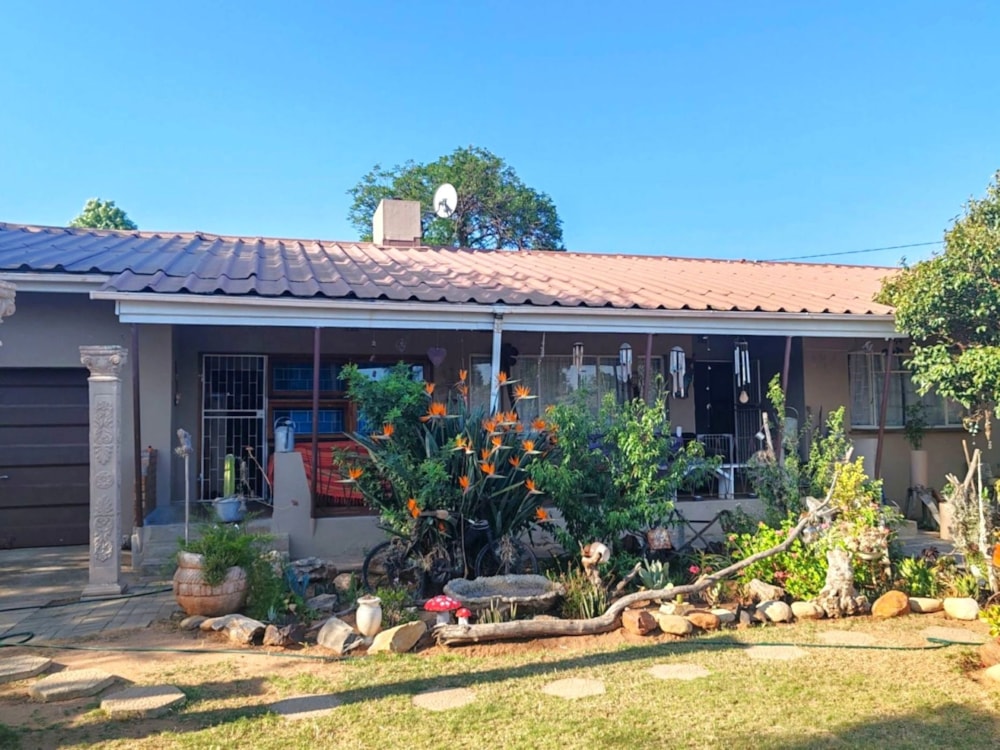 House for sale in Wesbank, Oudtshoorn - 1OU1719010 House for sale in Wesbank, Oudtshoorn - 1OU1719010