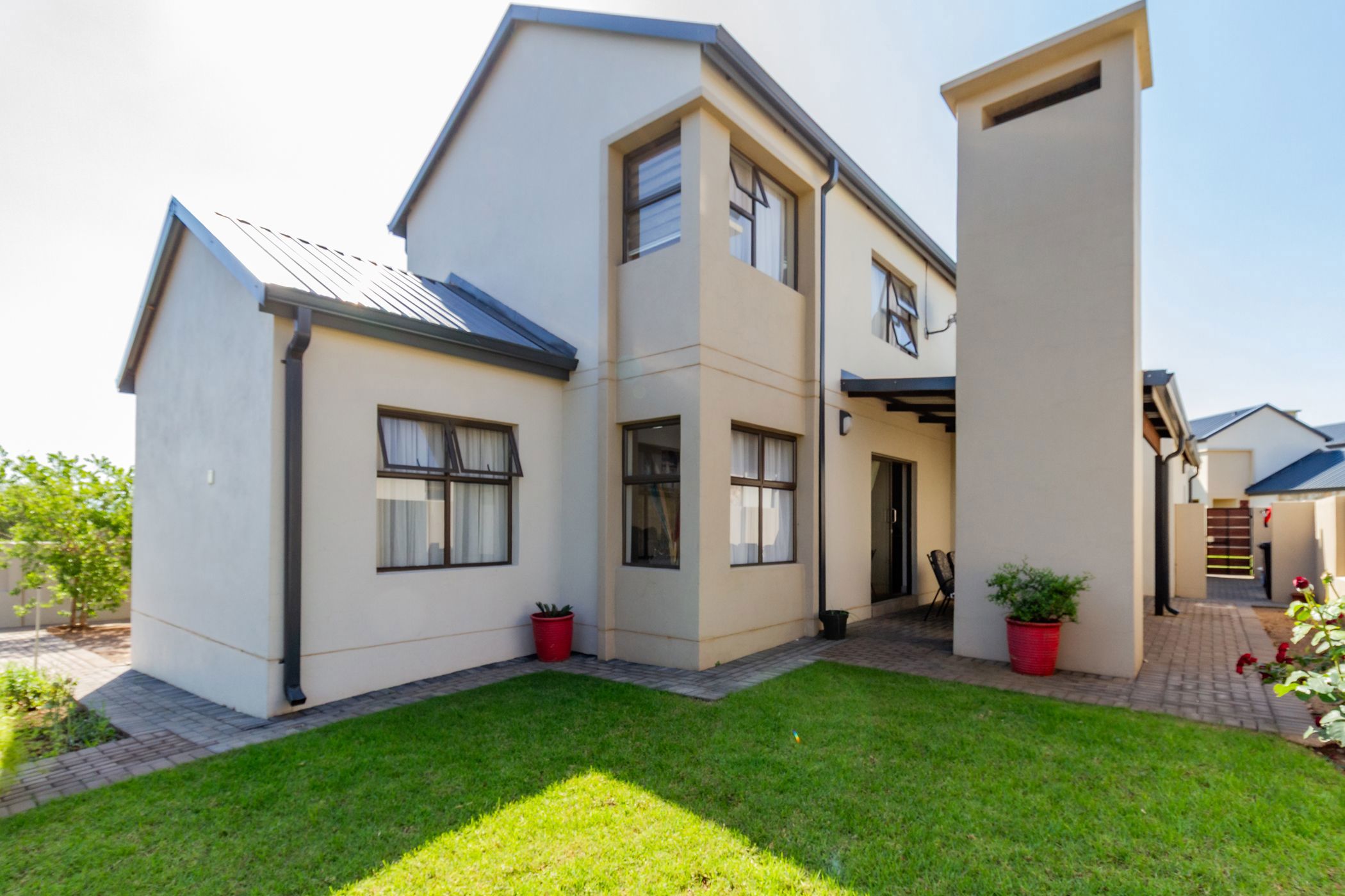 Security estate home for sale in La Camargue - 1HR1717533