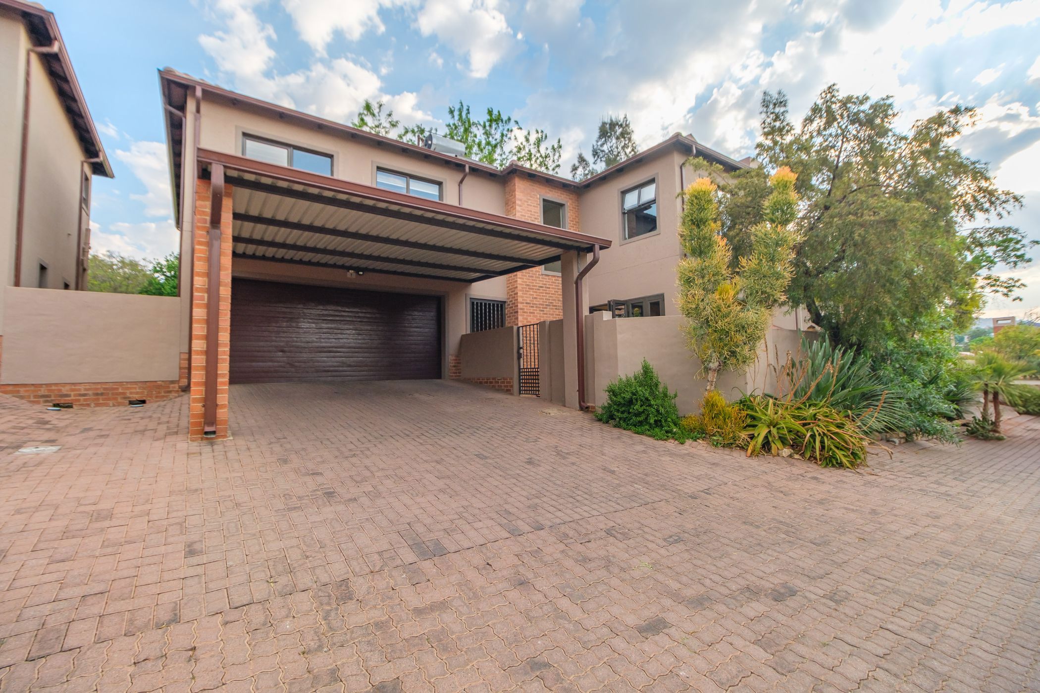 House for sale in Ruimsig Country Estate - RAN1733349