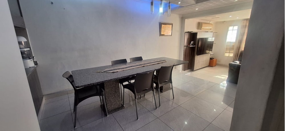 House for sale in Phoenix, KwaZulu-Natal - 1DA1717649 House for sale in Phoenix, KwaZulu-Natal - 1DA1717649