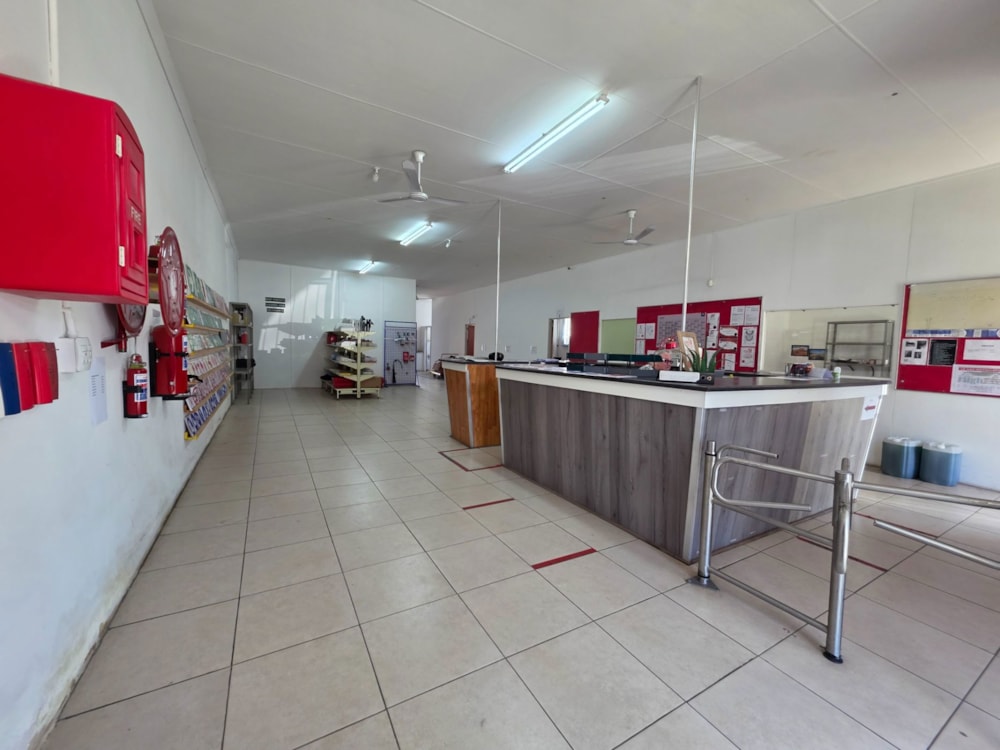Commercial Building for sale in Cradock - 1KK1717823 Commercial Building for sale in Cradock - 1KK1717823