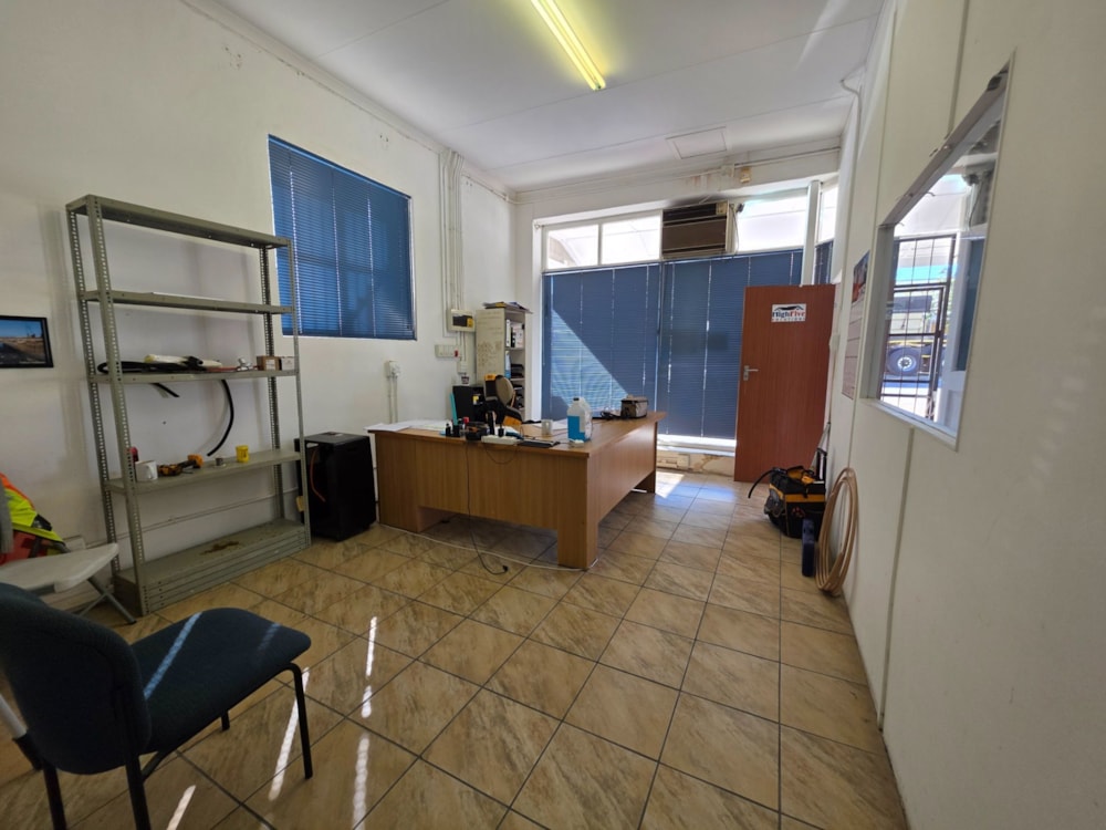 Commercial Building for sale in Cradock - 1KK1717823 Commercial Building for sale in Cradock - 1KK1717823