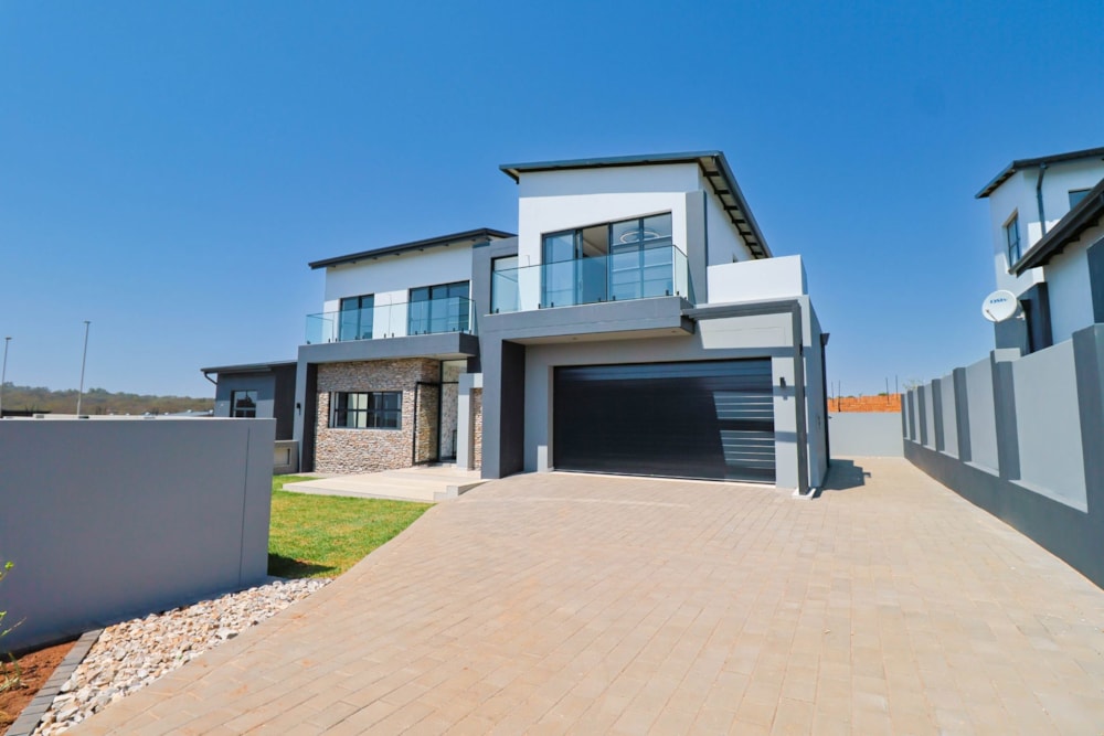 Security estate home for sale in Fountainbrook Estate - CN1717807